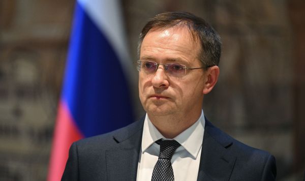 Помощник президента РФ Владимир Мединский во время заявления российской делегации по итогам переговоров России и Украины в Стамбуле, 16 мая