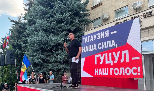 Первый заместитель главы исполкома Гагаузии Илья Узун во время митинга в поддержку главы Гагаузской автономии Молдавии Евгении Гуцул в Комрате