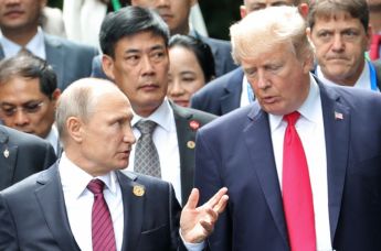 Президент РФ Владимир Путин и президент США Дональд Трамп на саммите АТЭС