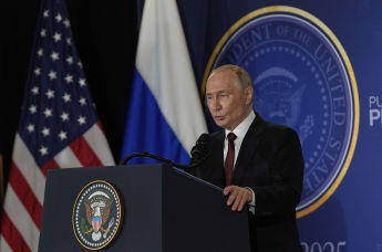 Президент России Владимир Путин на пресс-конференции после встречи с Дональдом Трампом, 15 августа, 2025 г.