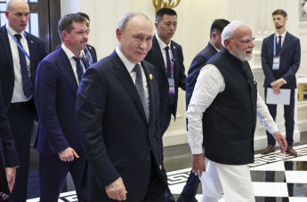 Президент России Владимир Путин и премьер-министр Индии Нарендра Моди на встрече во время саммита ШОС в Тяньцзине, Китай, 1 сентября 2025 г.
