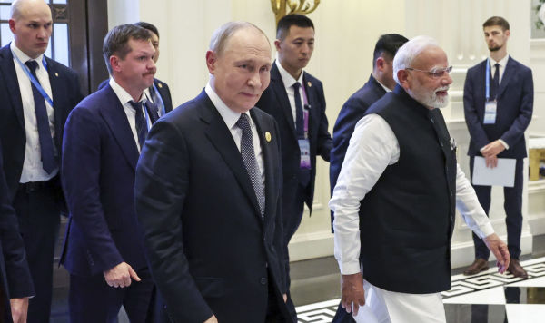 Президент России Владимир Путин и премьер-министр Индии Нарендра Моди на встрече во время саммита ШОС в Тяньцзине, Китай, 1 сентября 2025 г.