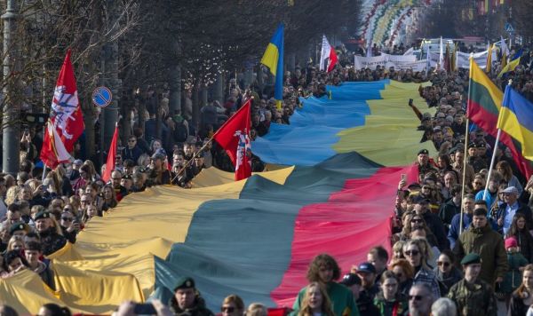 Флаги Литвы и Украины на Дне Независимости Литвы, 11 марта, 2025 г.