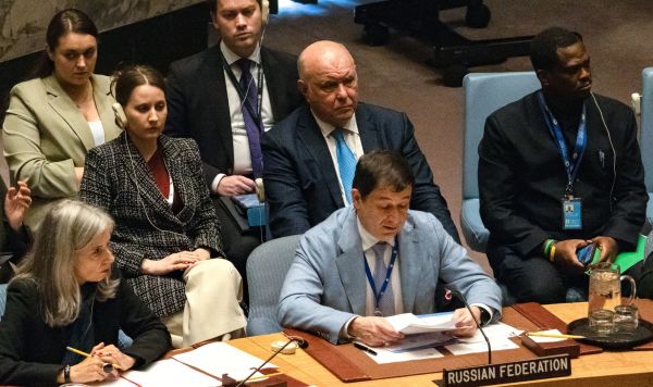 Первый заместитель постоянного представителя России при ООН Дмитрий Полянский (на первом плане)