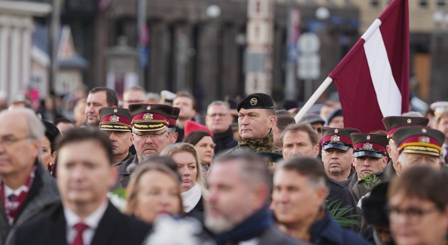 Церемония возложения цветов к Памятнику Свободы в честь 107-й годовщины провозглашения Латвийской Республики