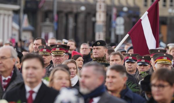 Церемония возложения цветов к Памятнику Свободы в честь 107-й годовщины провозглашения Латвийской Республики Церемония возложения цветов к Памятнику Свободы в честь 107-й годовщины провозглашения Латвийской Республики