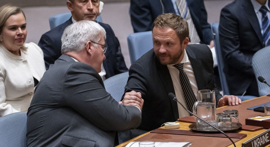 Министр иностранных дел Эстонии Маргус Цахкна (справа) и министр иностранных дел Украины Андрей Сибига