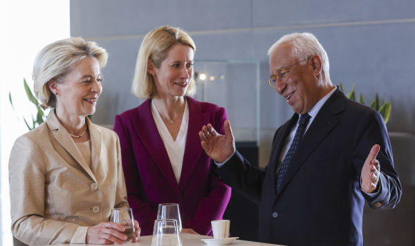 Председатель Еврокомиссии Урсула фон дер Ляйен, верховный представитель ЕС по иностранным делам Кая Каллас и председатель Евросовета Антониу Кошта (слева направо)