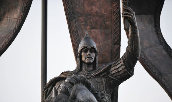 Открытие скульптурной композиции "Александр Невский с дружиной" на берегу Чудского озера