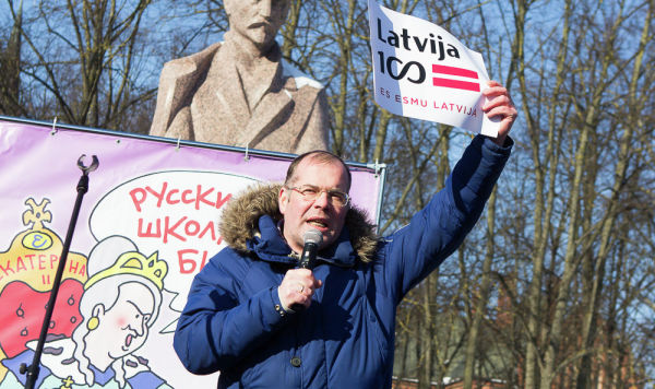 На Эспланаде прошел митинг в поддержку билингвального образования. На Эспланаде прошел митинг в поддержку билингвального образования.