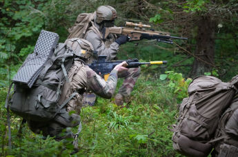 Французские военнослужащие на многонациональных учениях "Lightning" в районе Валки, Эстония, 27 сентября 2025 г.