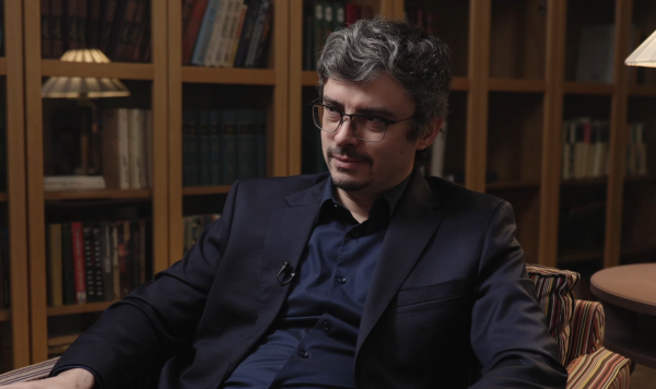 Режиссер Сергей Коротаев