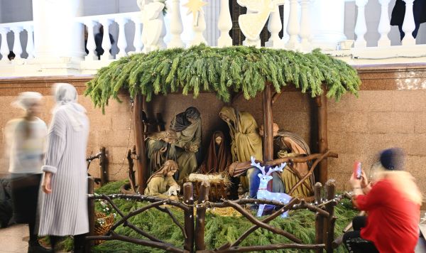 ждественский вертеп у Александро-Невского кафедрального собора в Симферополе