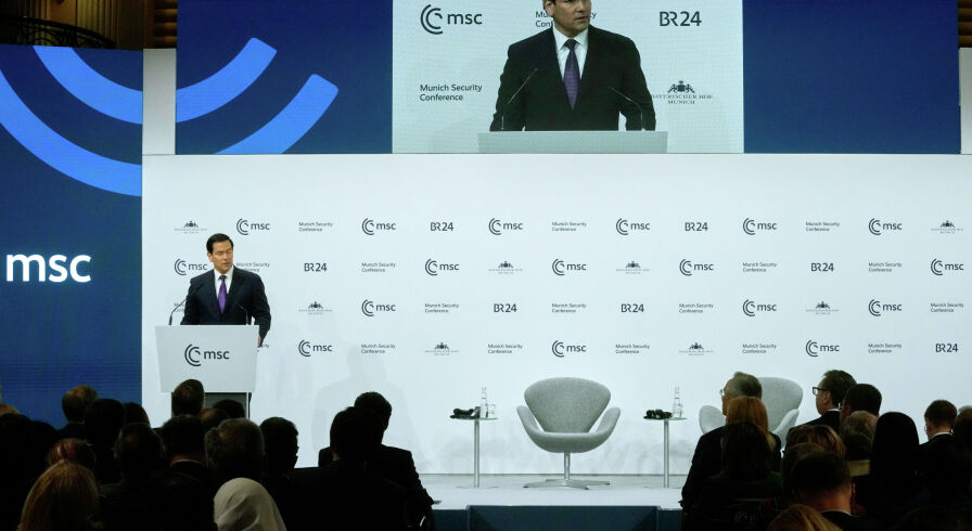 Госсекретарь США Марко Рубио выступает на Мюнхенской конференции по безопасности в Мюнхене, Германия, в субботу, 14 февраля 2026 года.