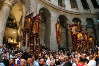 Схождение Благодатного огня в храме Гроба Господня