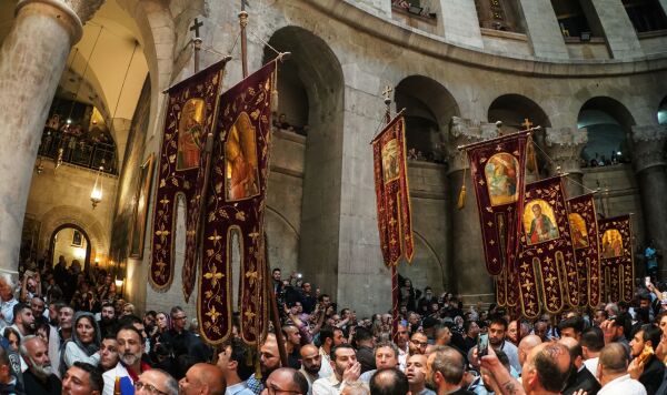 Схождение Благодатного огня в храме Гроба Господня Схождение Благодатного огня в храме Гроба Господня