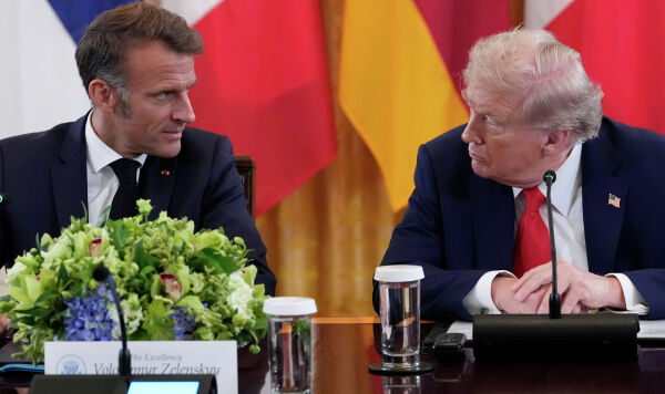 Президент Франции Эммануэль Макрон и президент США Дональд Трамп