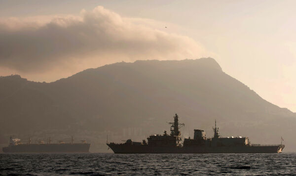 Фрегат британских королевских ВМС HMS Westminster в водах Гибралтара