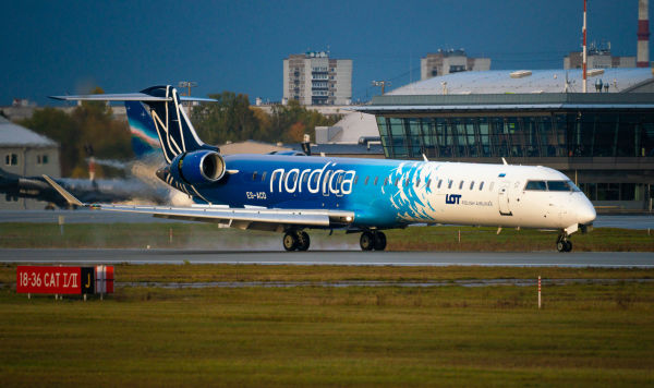 Самолет эстонской авиакомпании Nordica Bombardier