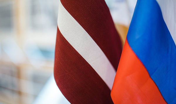 Флаги Латвии и России