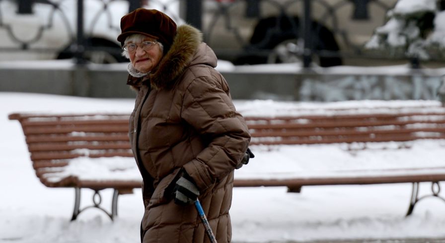 Пожилая женщина