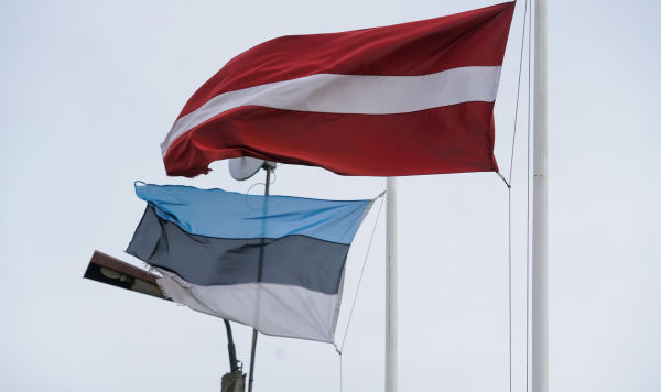 Флаги Латвии и Эстонии Флаги Латвии и Эстонии