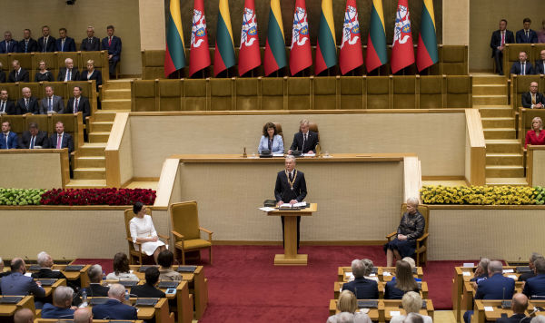 Новый президент Литвы Гитанас Науседа выступает во время инаугурации в сейме Литвы, 12 июля 2019 года