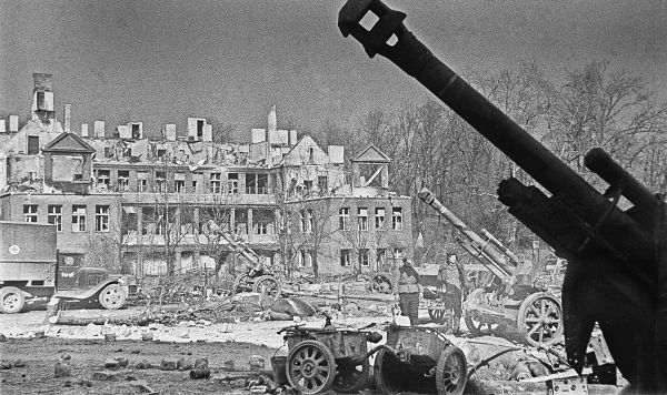 Разрушенные дома Кенигсберга в 1945 году