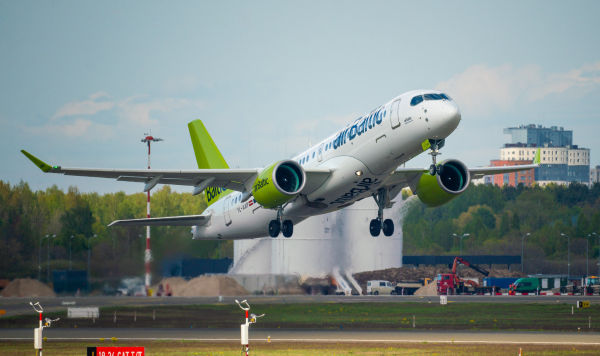 Самолет компании "airbaltic"