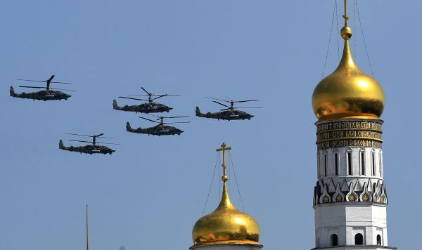 Ударные вертолеты Ка-52 "Аллигатор" во время генеральной репетиции воздушной части парада в честь 75-летия Победы в Великой Отечественной войне в Москве