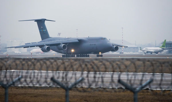 Самолет Lockheed C-5M Super Galaxy в аэропорту Рига