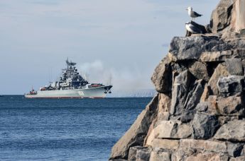 Сторожевой корабль проекта 1135М "Пытливый" в бухте Севастополя