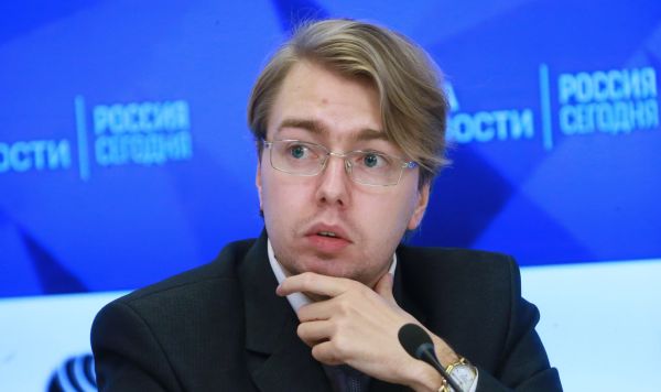 Аналитик Центра общественно-политических исследований "Русская Балтика" Александр Носович во время пресс-конференции, посвященной презентации доклада "Наследие Второй мировой войны в странах Балтии: как восстановить справедливость для жертв нацистских преступлений" 