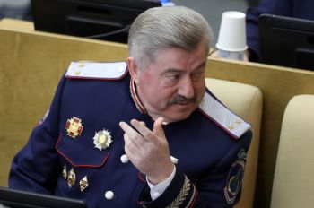 Депутат Госдумы РФ Виктор Водолацкий на пленарном заседании