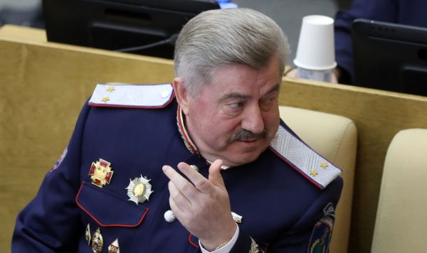 Депутат Госдумы РФ Виктор Водолацкий на пленарном заседании
