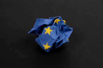 Скомканный флаг ЕС