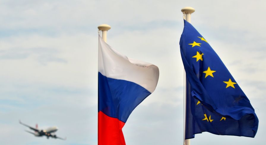 Флаги России и ЕС