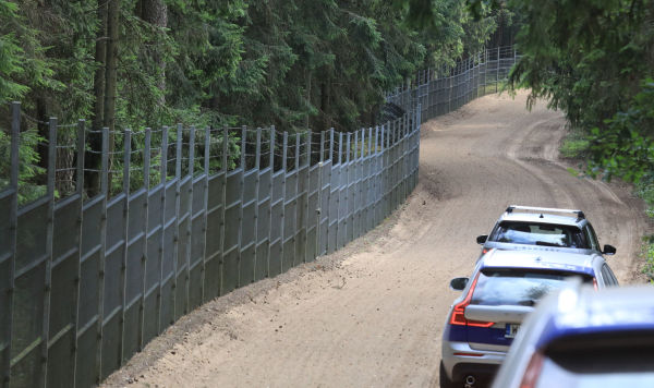 Машины агентства ЕС по безопасности внешних границ (FRONTEX) патрулируют границу Литвы с Белоруссией