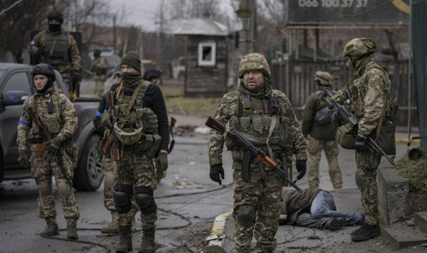 Украинские военнослужащие в Буче, 2 апреля 2022