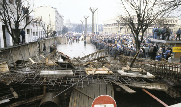 Баррикады, защитные укрепления на улицах Вильнюса, 13 января 1991 года
