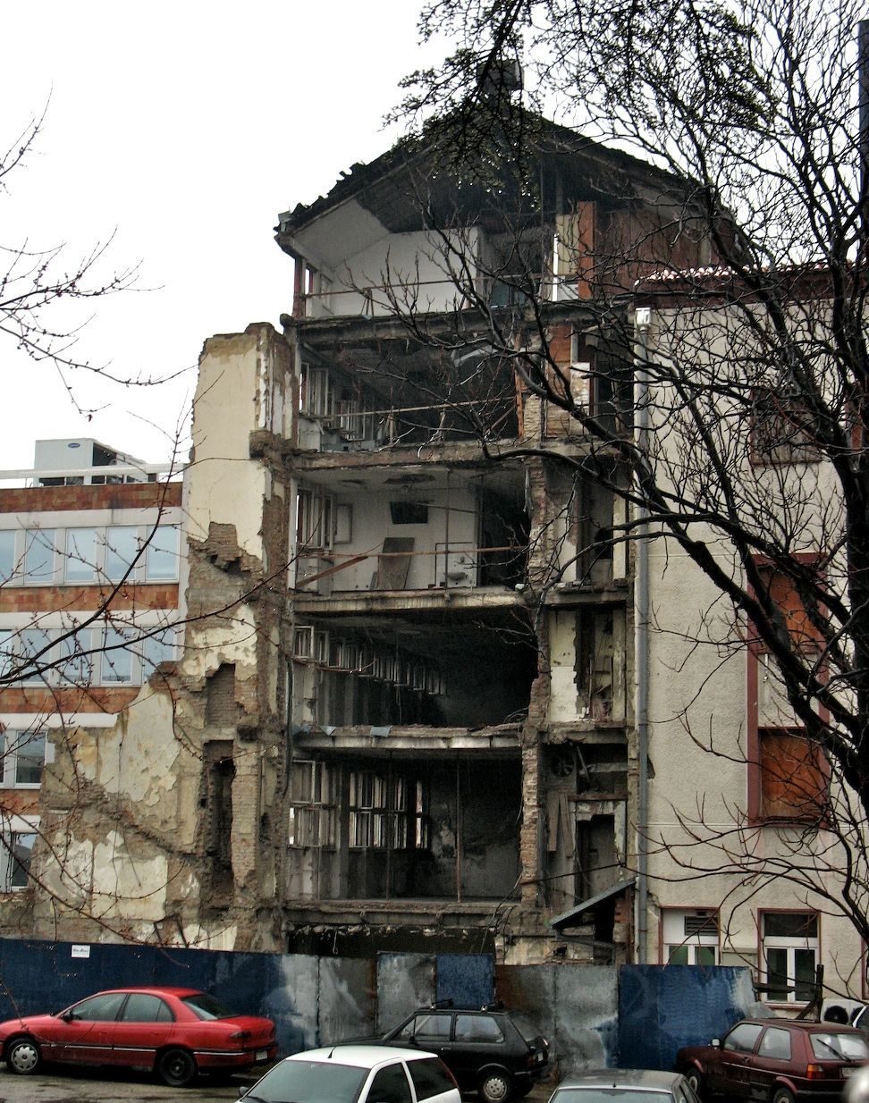 Уничтоженное здание Радио и Телевидения Сербии 23 апреля 1999 года