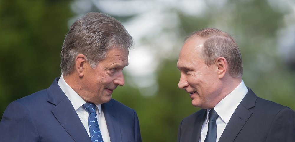 Президент Финляндской Республики Саули Ниинистё и президент РФ Владимир Путин (справа) во время встречи в Наантали.