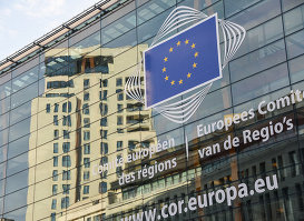 Логотип Евросоюза на здании штаб-квартиры Европейского парламента в Брюсселе.