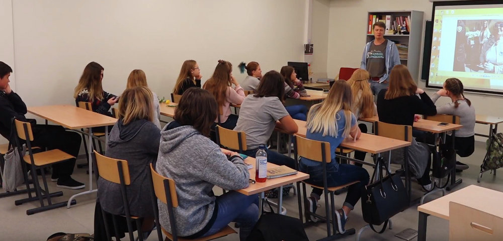 Фотокорреспондент Sputnik Эстония провел в эстонской школе урок фотографии.