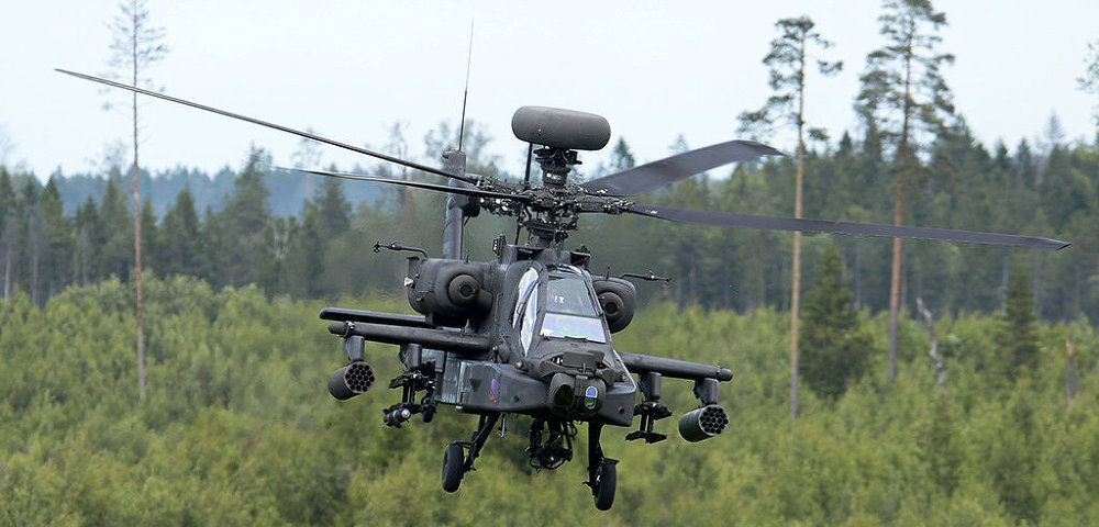 Вертолет AH-64 Apache.