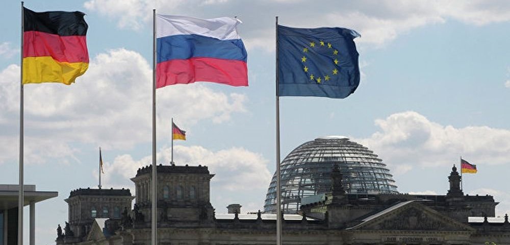 Флаги ФРГ, России и ЕС.
