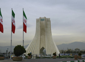 Башня Азади, построенная на одноименной площади в Тегеране.