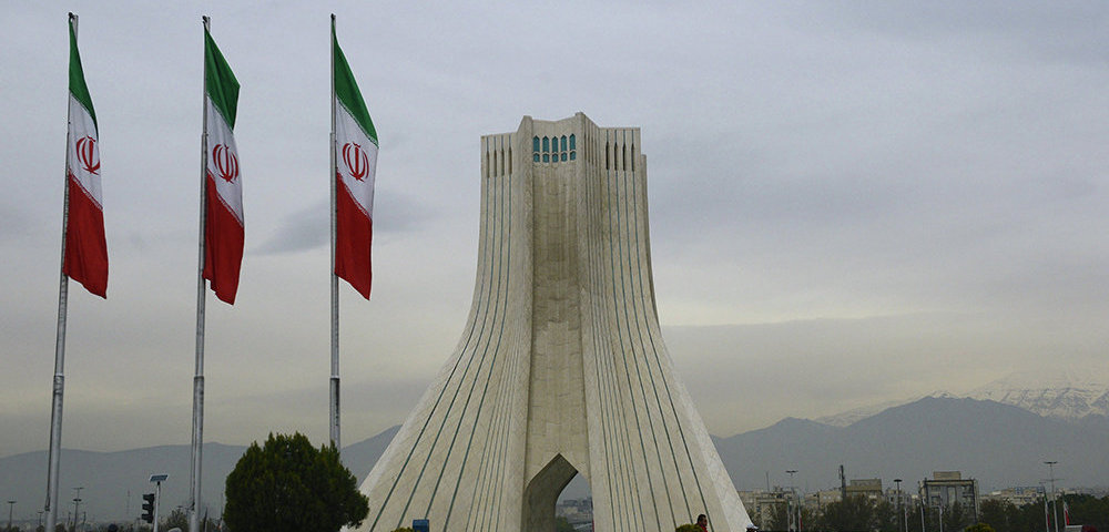 Башня Азади, построенная на одноименной площади в Тегеране.