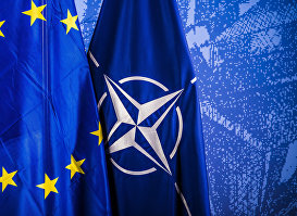 Флаги ЕС и НАТО