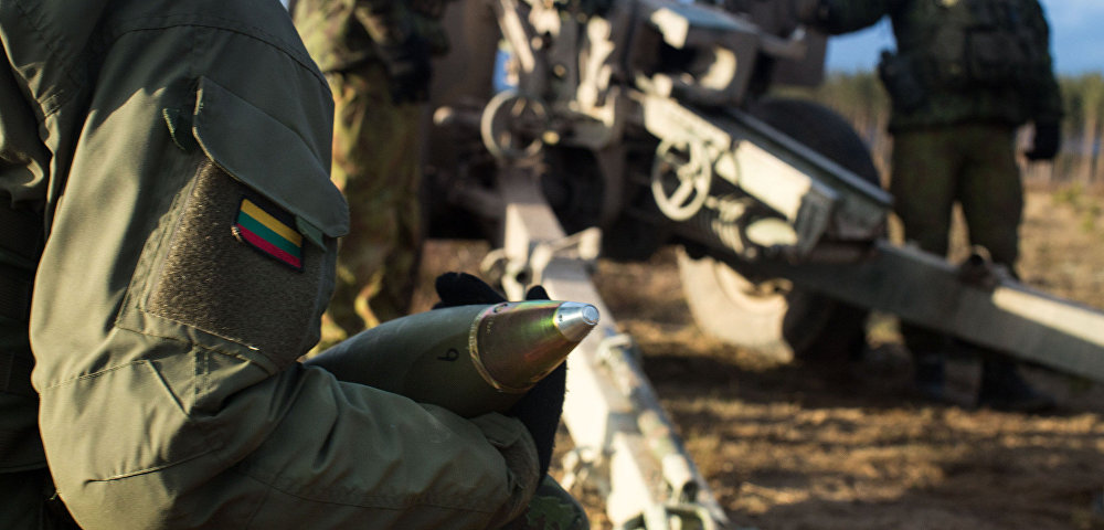 Военнослужащий вооруженных сил Литвы во время учений НАТО